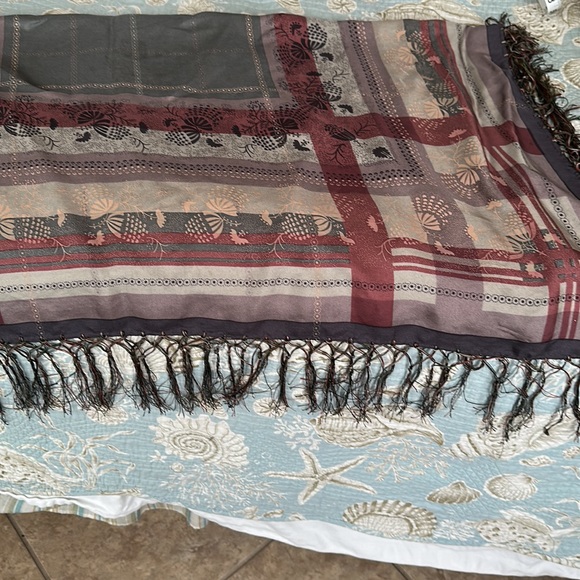 Silk vintage scarf 36” by 34” fringed tasseled hemlines all around - Picture 16 of 17